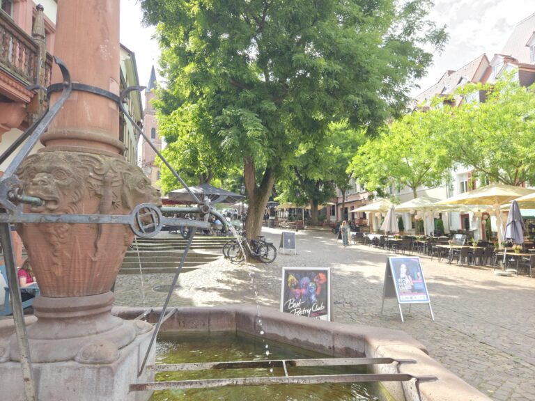 Historischer und gemütlicher Marktplatz in Weinheim Altstadt