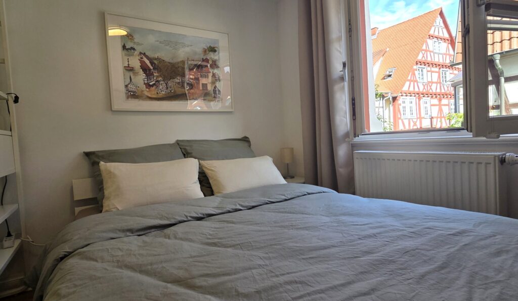 Schlafecke mit Aussicht Gerberbachviertel Ferienwohnung Altstadtperle